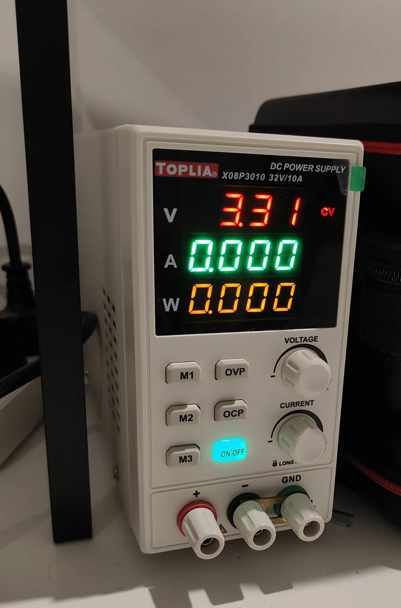 DC Bench Power Supply